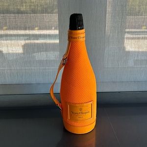 Gift package for Veuve Clicquot Champagne bottle